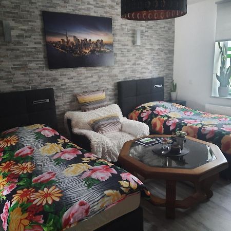 Joys Ferienwohnung โอเบอร์เฮาเซิน ภายนอก รูปภาพ